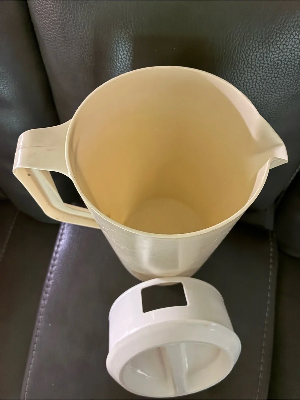 Rubbermaid Almond Plastic Pitcher Jug with Handle 2 1/4 Quarts